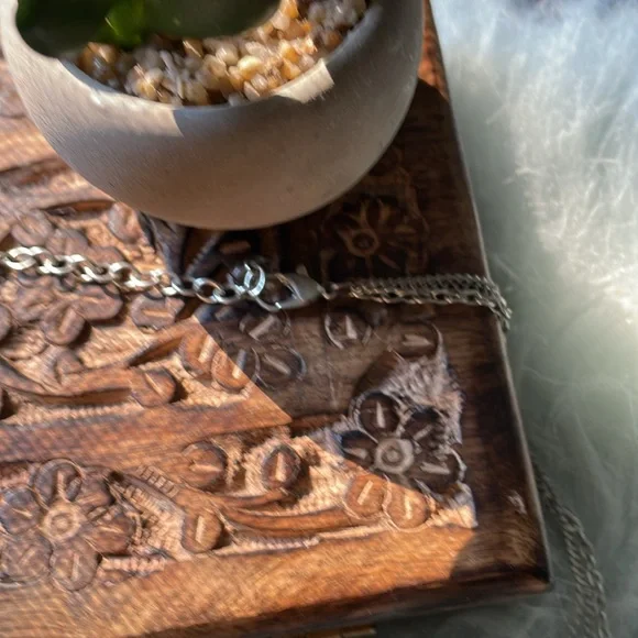 Gorgeous beaded choker - Picture 3 of 4